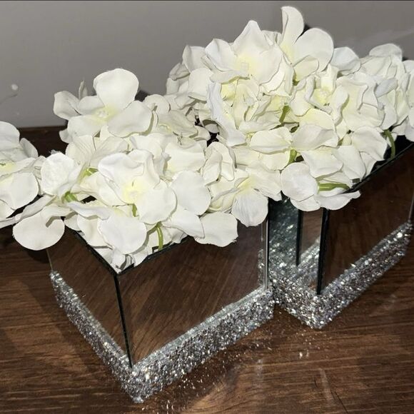 Elegant White Floral Mirror Vase - Picture 1 of 2